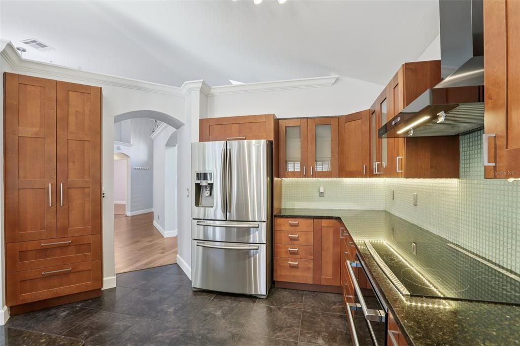 合同活跃: $460,000 (3 贝兹, 2 浴室, 1836 平方英尺)