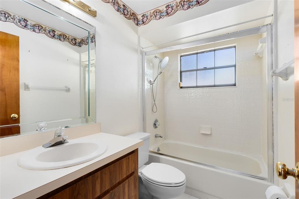 Activo con contrato: $374,900 (3 camas, 2 baños, 1464 Pies cuadrados)