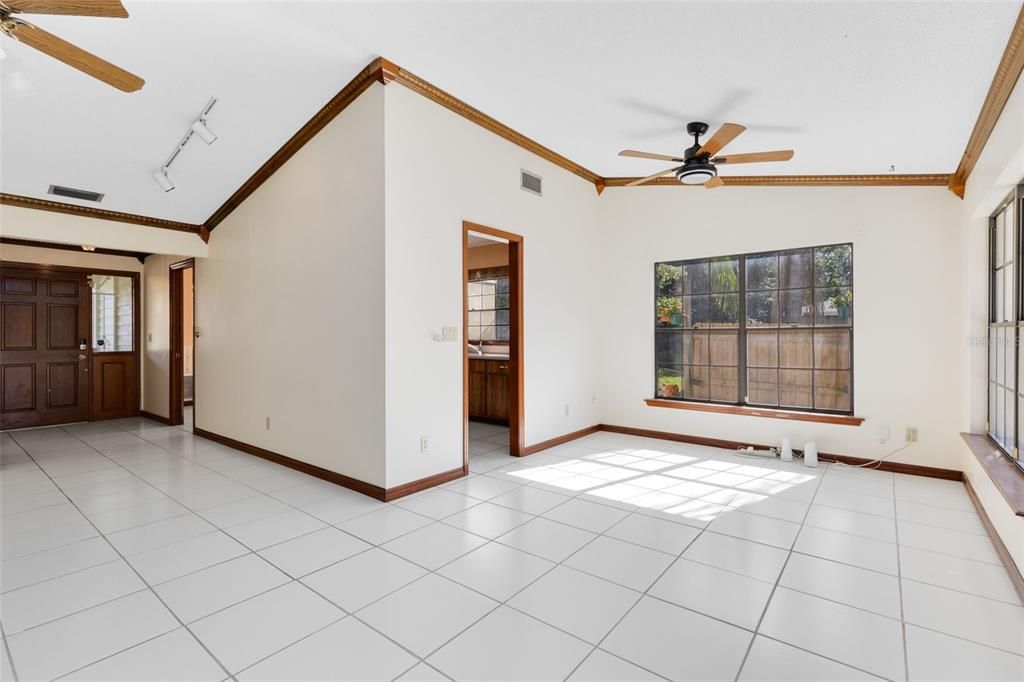 Activo con contrato: $374,900 (3 camas, 2 baños, 1464 Pies cuadrados)