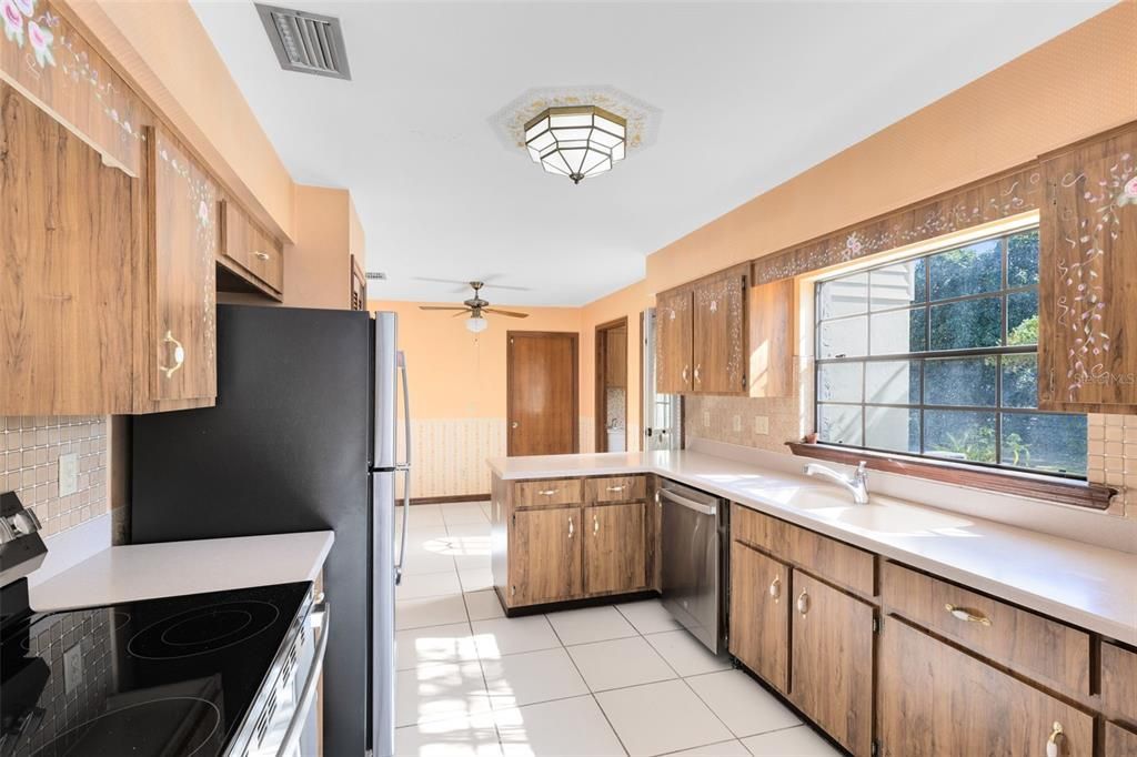 Activo con contrato: $374,900 (3 camas, 2 baños, 1464 Pies cuadrados)