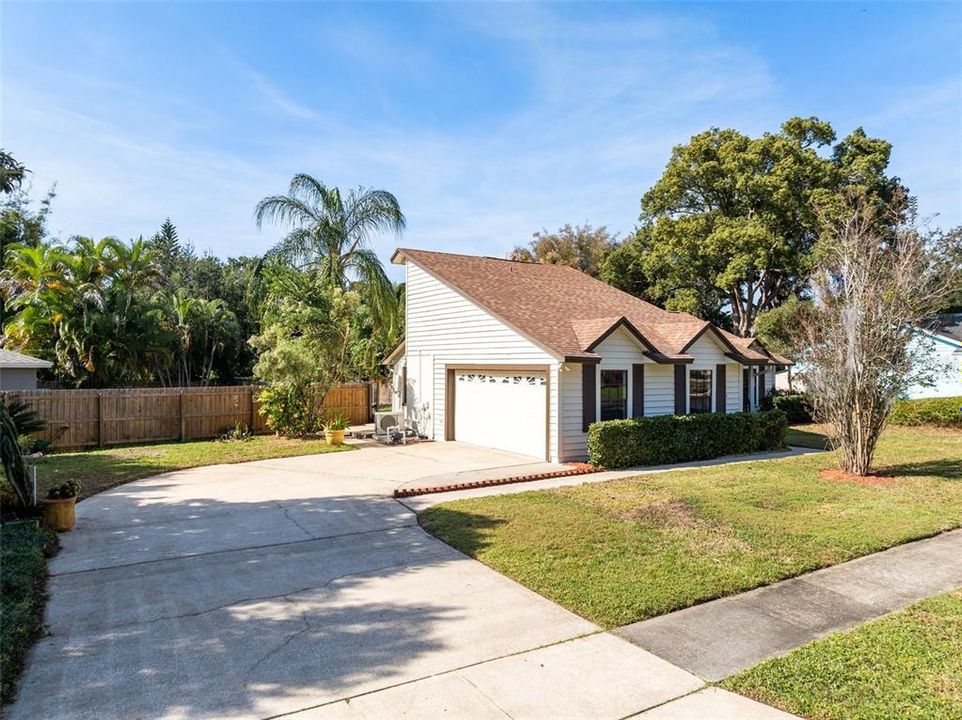 Activo con contrato: $374,900 (3 camas, 2 baños, 1464 Pies cuadrados)