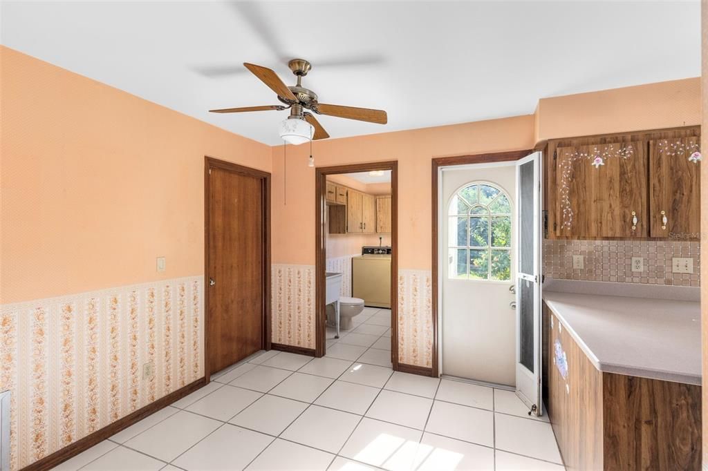 Activo con contrato: $374,900 (3 camas, 2 baños, 1464 Pies cuadrados)