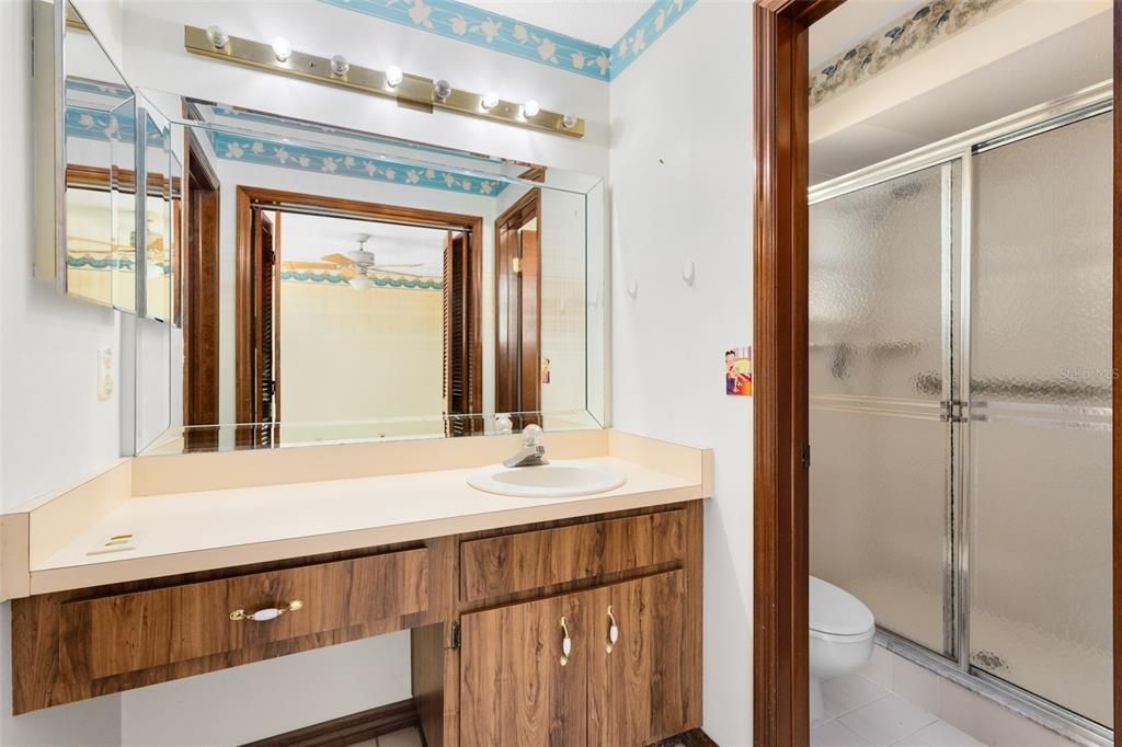 Activo con contrato: $374,900 (3 camas, 2 baños, 1464 Pies cuadrados)