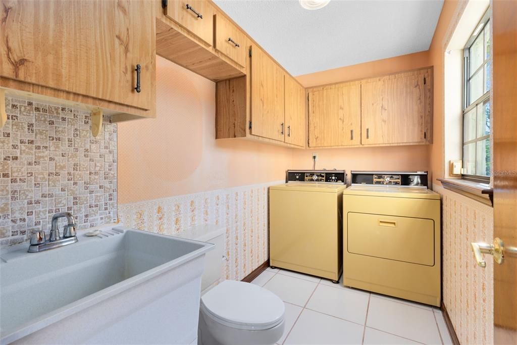 Activo con contrato: $374,900 (3 camas, 2 baños, 1464 Pies cuadrados)