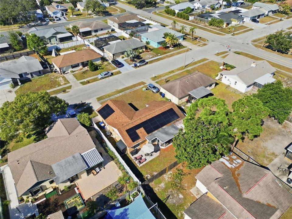 For Sale: $325,000 (2 beds, 2 baths, 1239 Square Feet)