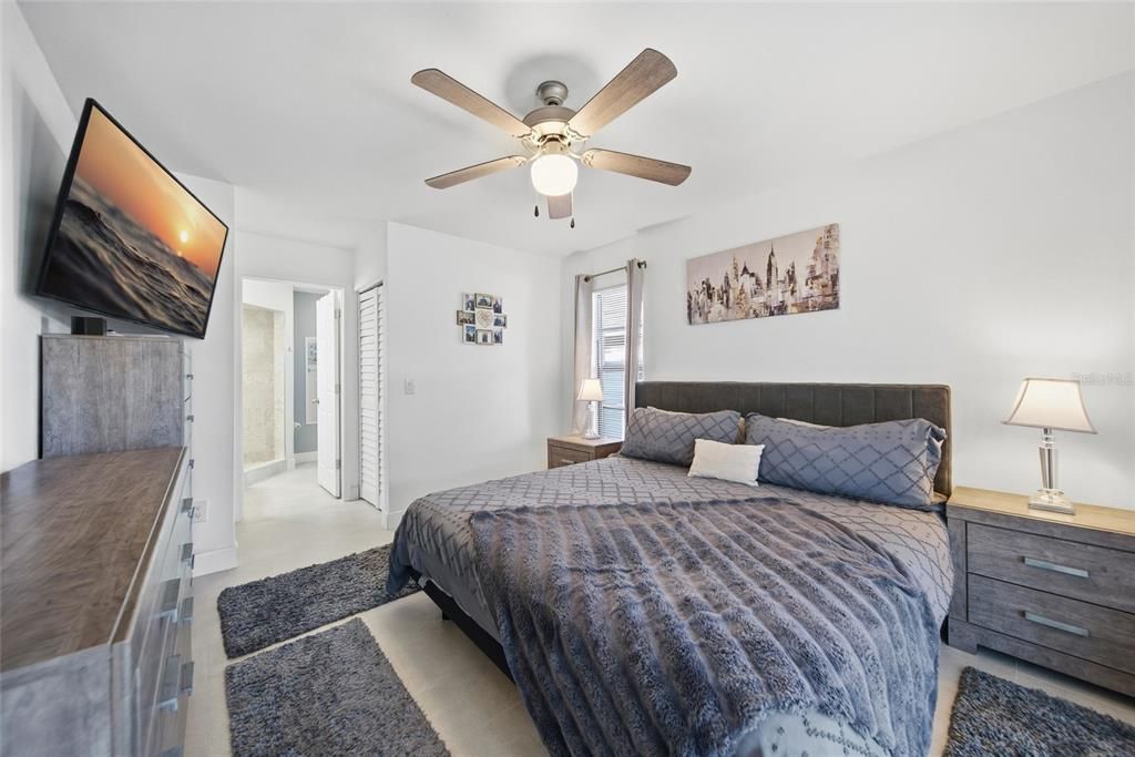 For Sale: $325,000 (2 beds, 2 baths, 1239 Square Feet)