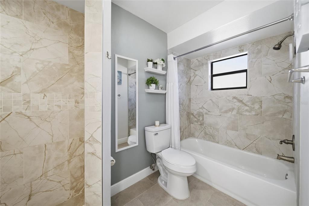 For Sale: $325,000 (2 beds, 2 baths, 1239 Square Feet)