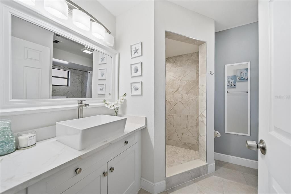 For Sale: $325,000 (2 beds, 2 baths, 1239 Square Feet)