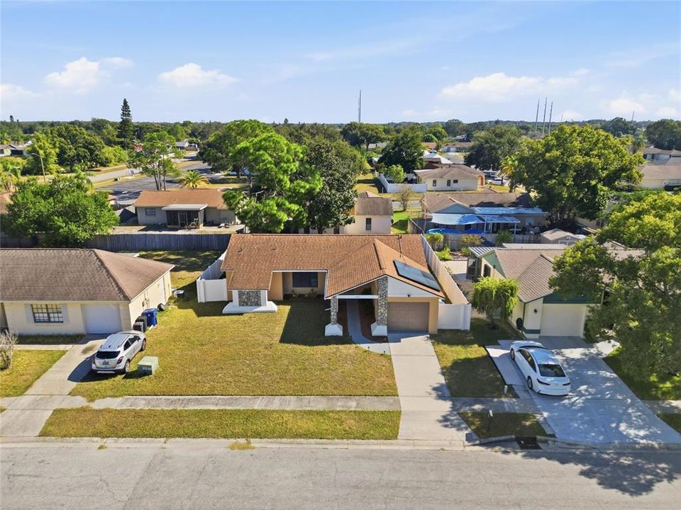 For Sale: $325,000 (2 beds, 2 baths, 1239 Square Feet)