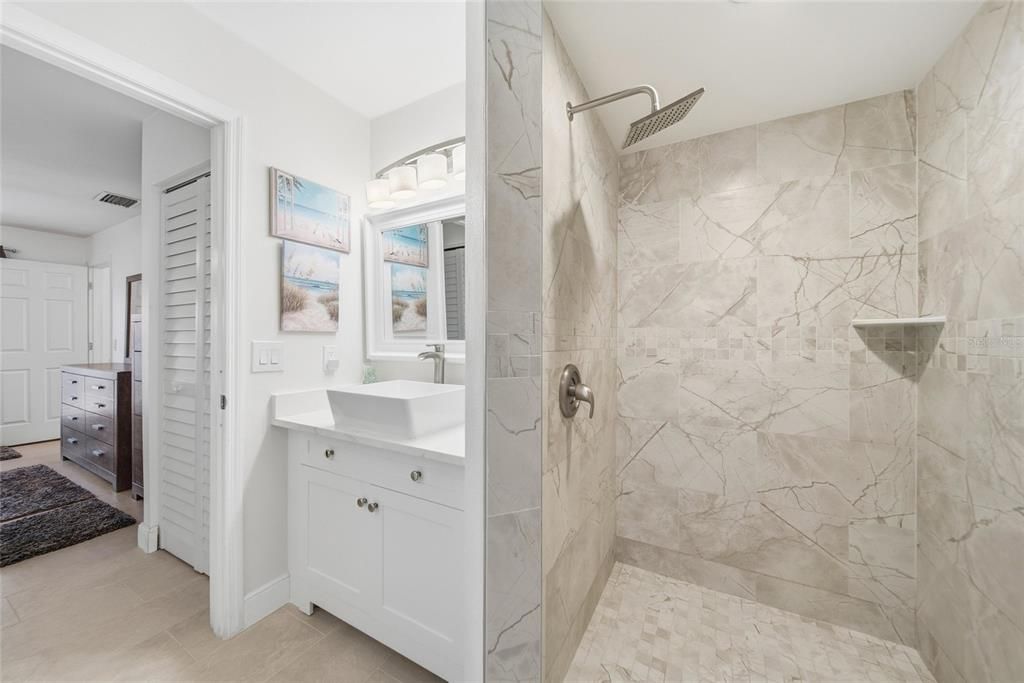 For Sale: $325,000 (2 beds, 2 baths, 1239 Square Feet)