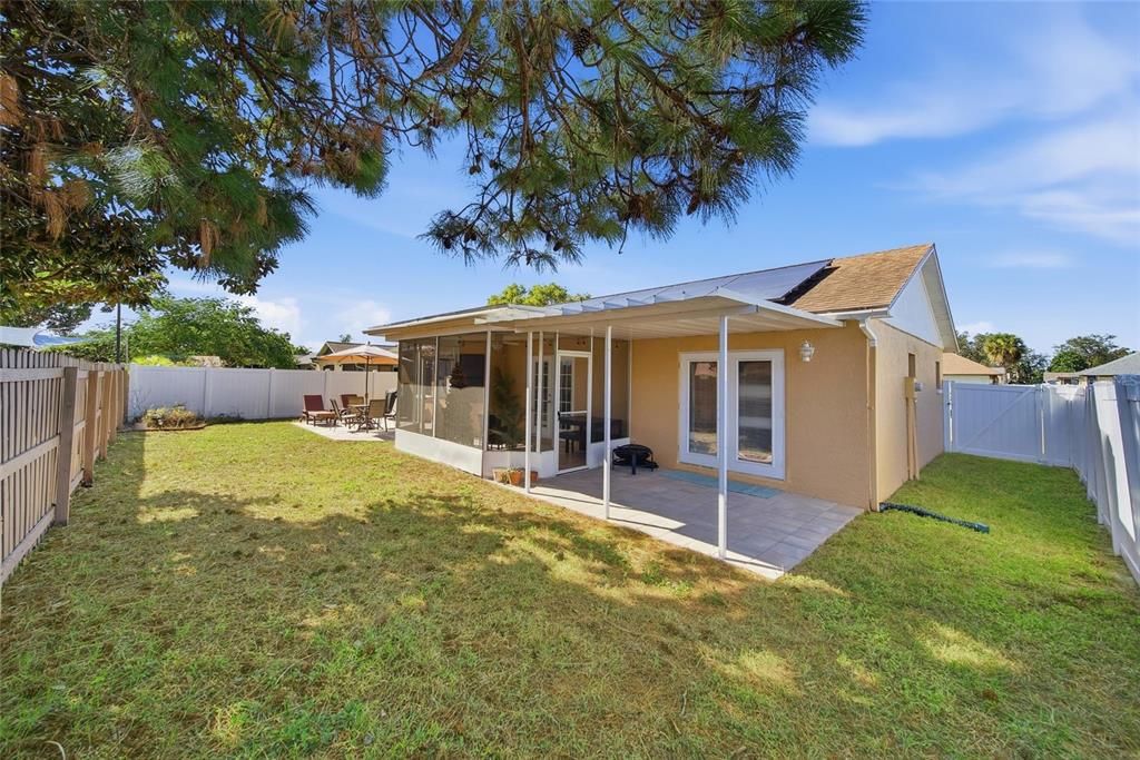 For Sale: $325,000 (2 beds, 2 baths, 1239 Square Feet)