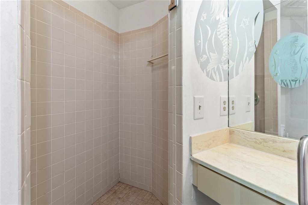 待售: $235,000 (2 贝兹, 2 浴室, 1341 平方英尺)