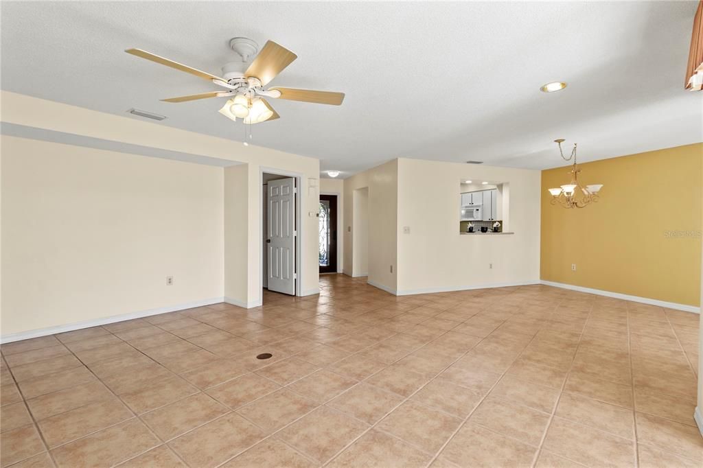 待售: $235,000 (2 贝兹, 2 浴室, 1341 平方英尺)