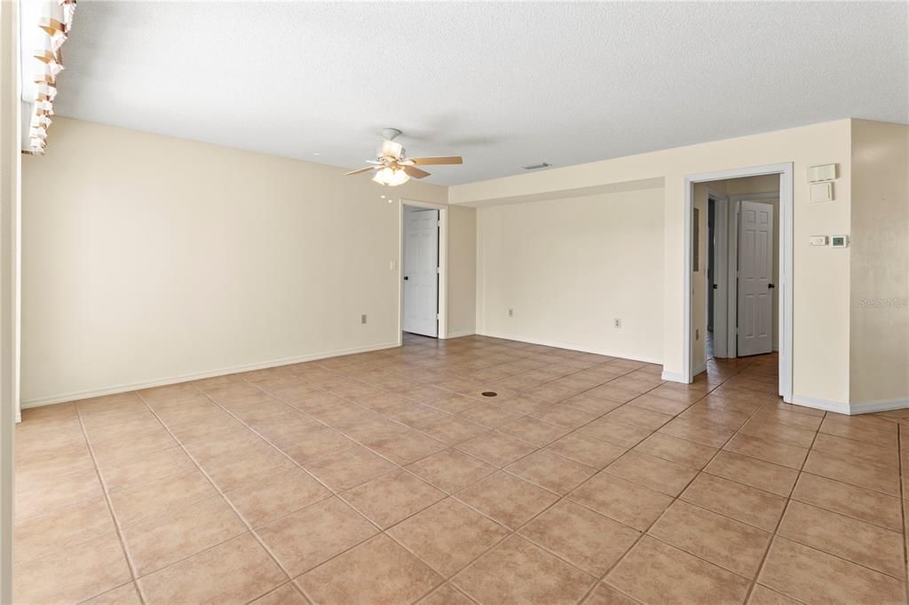 待售: $235,000 (2 贝兹, 2 浴室, 1341 平方英尺)