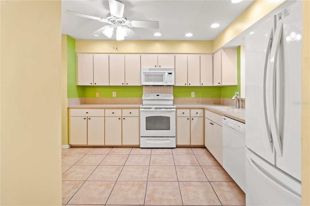 待售: $235,000 (2 贝兹, 2 浴室, 1341 平方英尺)