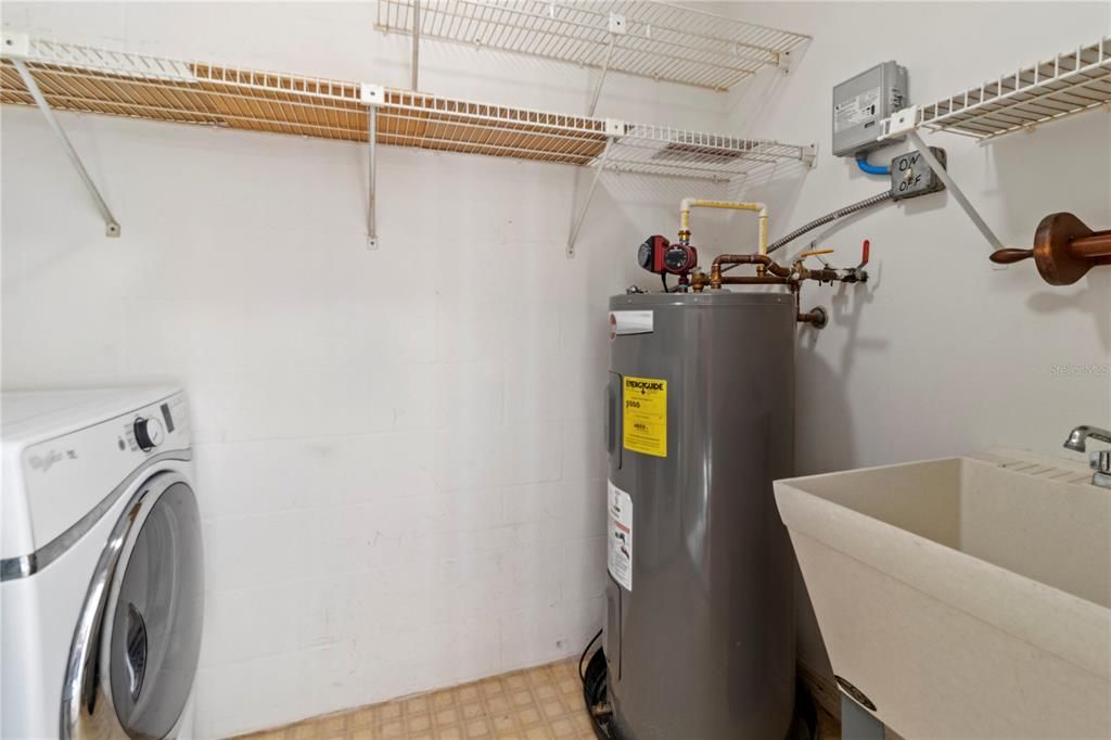 待售: $235,000 (2 贝兹, 2 浴室, 1341 平方英尺)