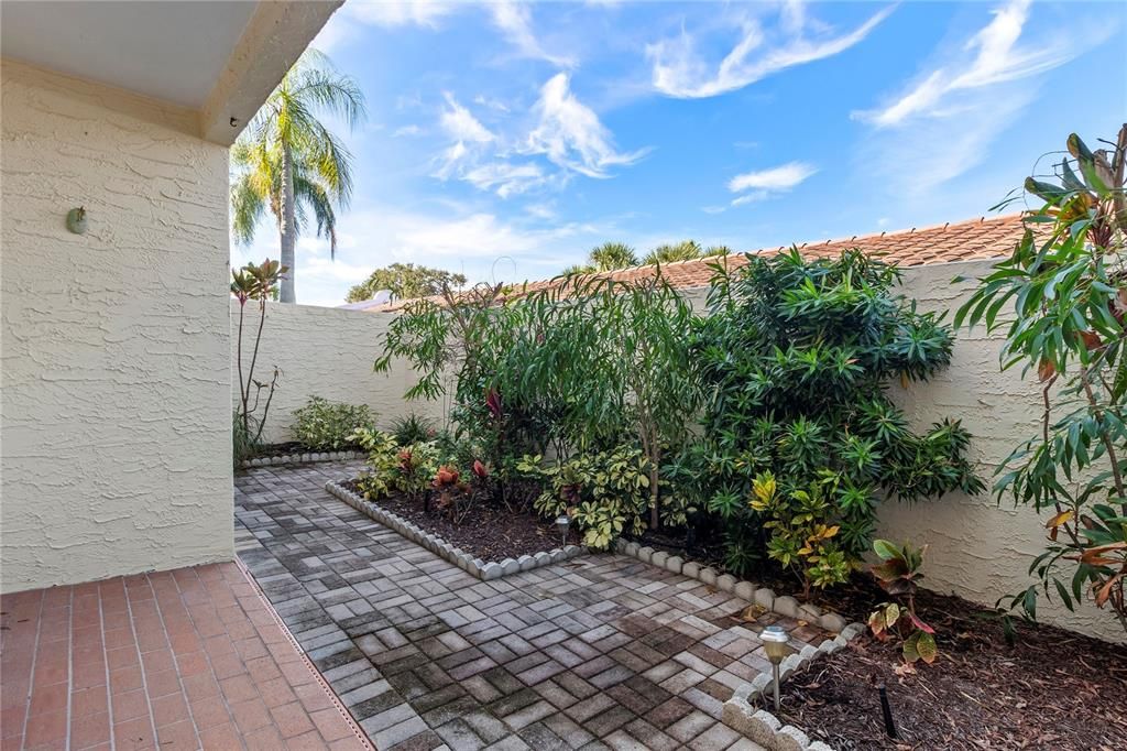 待售: $235,000 (2 贝兹, 2 浴室, 1341 平方英尺)