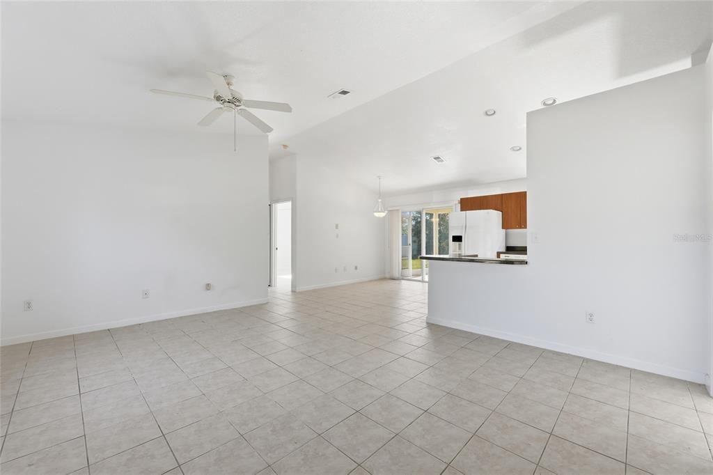 На продажу: $254,000 (3 спален, 2 ванн, 1206 Квадратных фут)