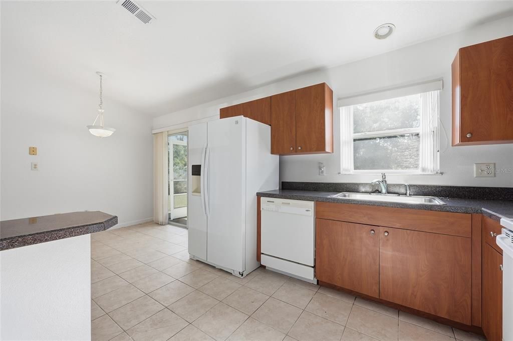 На продажу: $254,000 (3 спален, 2 ванн, 1206 Квадратных фут)