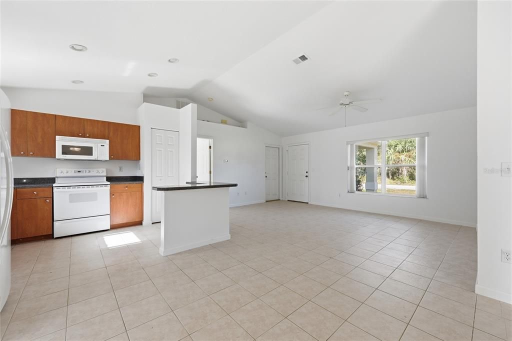 На продажу: $254,000 (3 спален, 2 ванн, 1206 Квадратных фут)