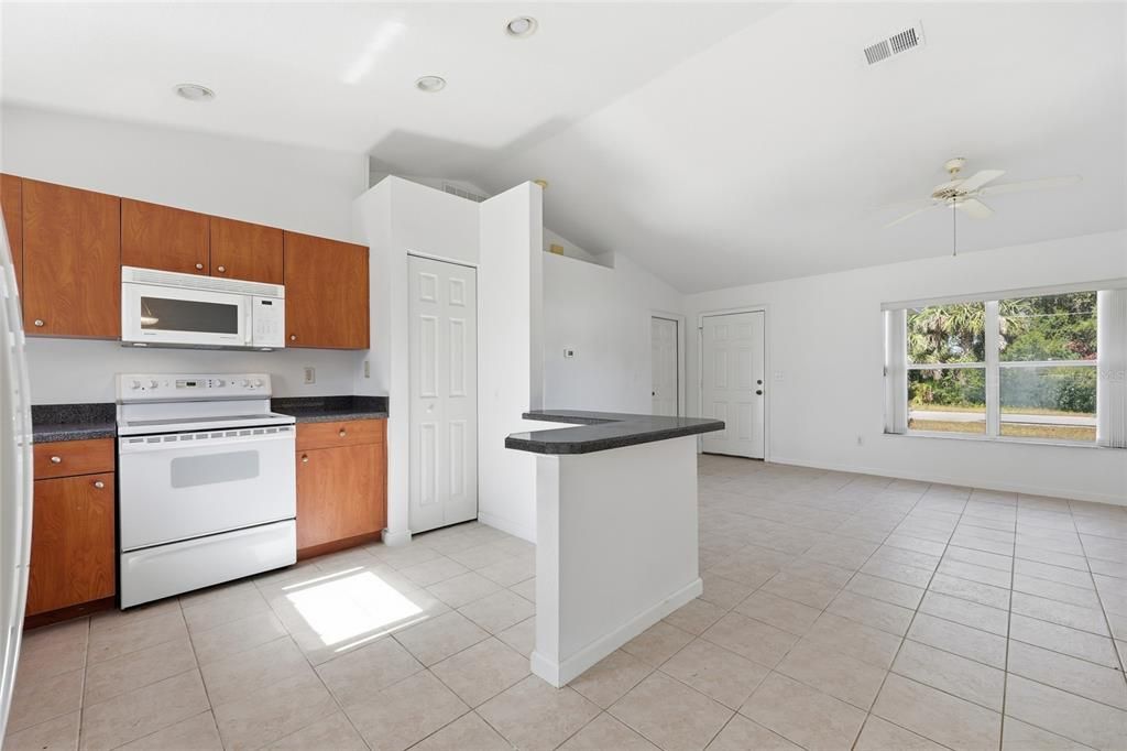 На продажу: $254,000 (3 спален, 2 ванн, 1206 Квадратных фут)