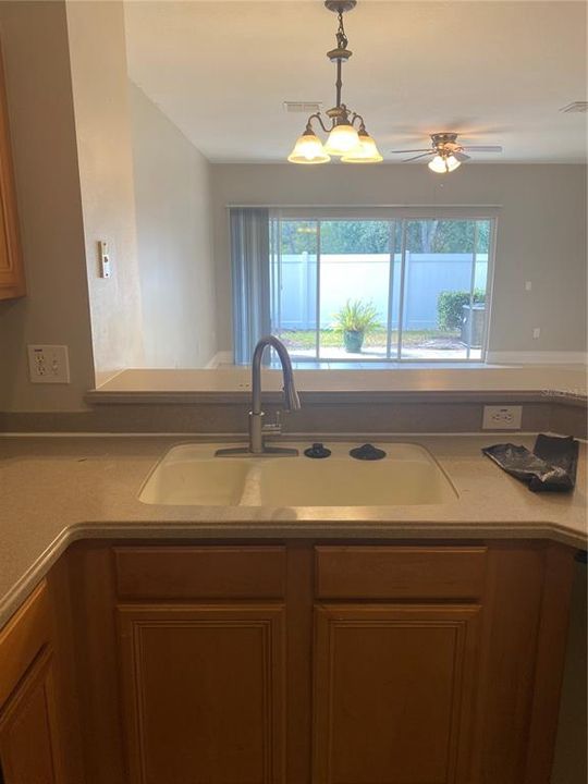 В аренду: $1,900 (2 спален, 2 ванн, 1322 Квадратных фут)