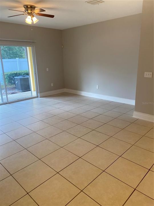 В аренду: $1,900 (2 спален, 2 ванн, 1322 Квадратных фут)