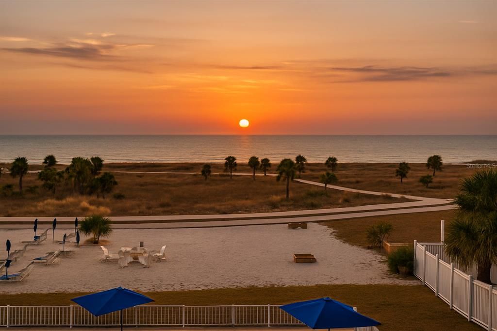 待售: $1,079,000 (2 贝兹, 2 浴室, 1009 平方英尺)