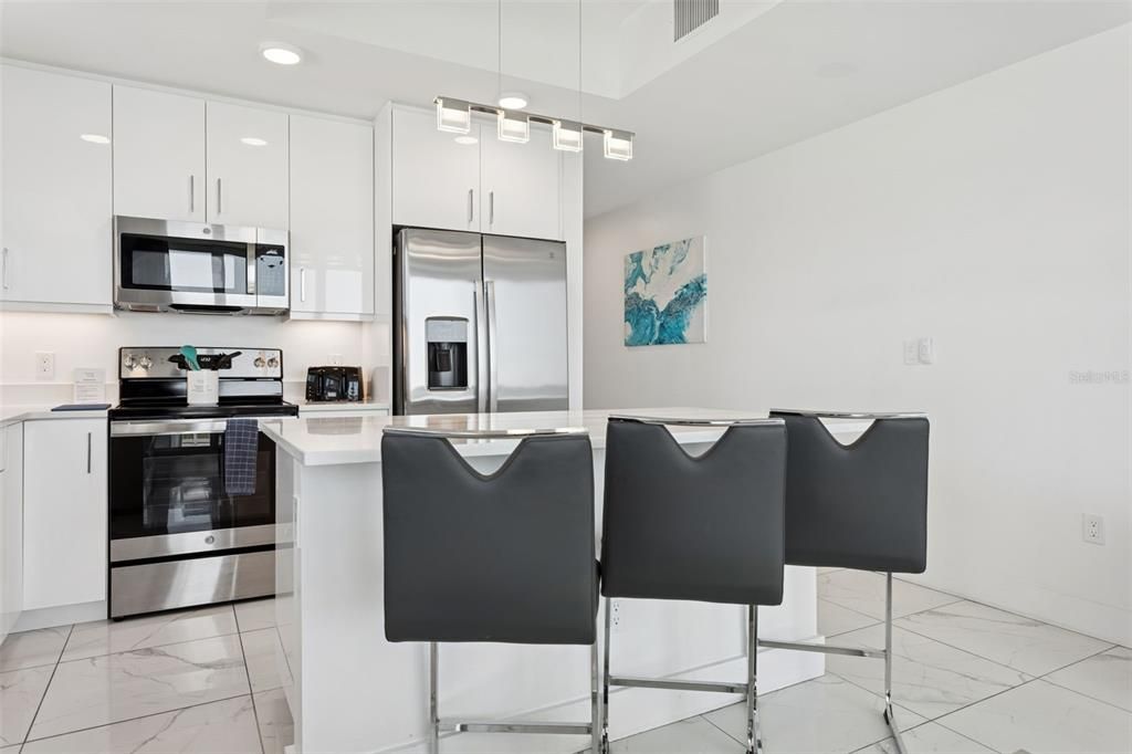 待售: $1,079,000 (2 贝兹, 2 浴室, 1009 平方英尺)