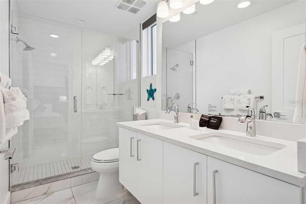 待售: $1,079,000 (2 贝兹, 2 浴室, 1009 平方英尺)