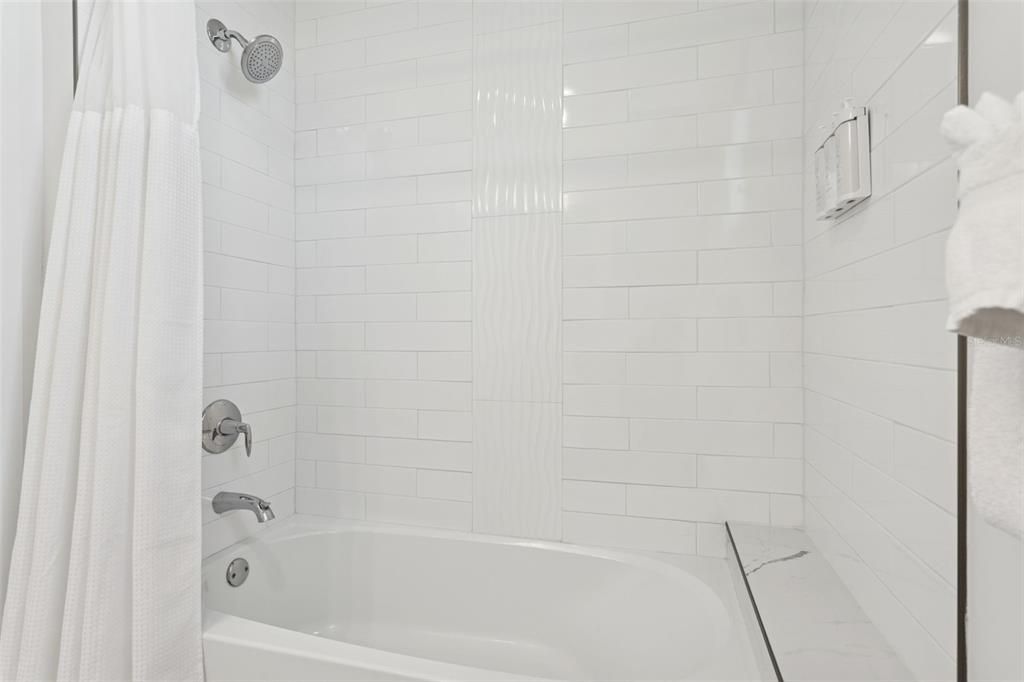 待售: $1,079,000 (2 贝兹, 2 浴室, 1009 平方英尺)