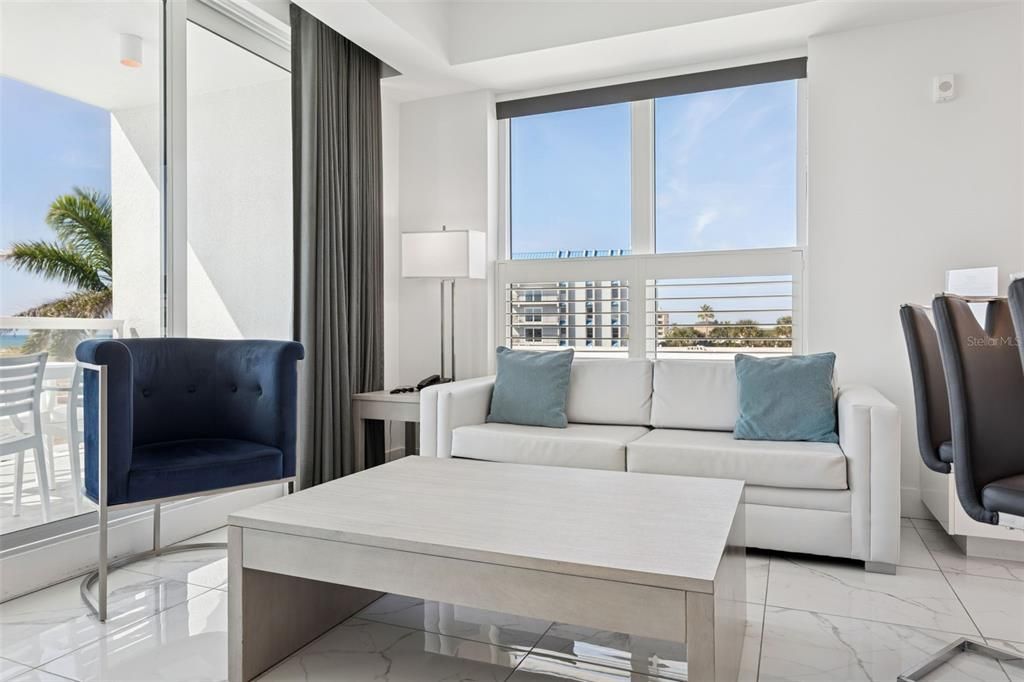 待售: $1,079,000 (2 贝兹, 2 浴室, 1009 平方英尺)