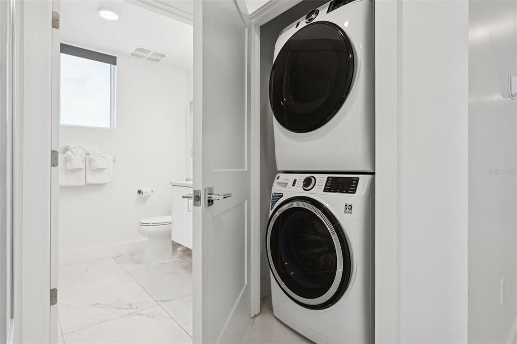 待售: $1,079,000 (2 贝兹, 2 浴室, 1009 平方英尺)