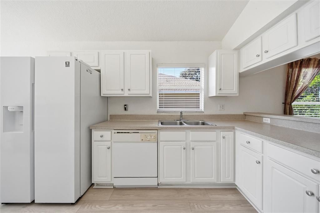 For Sale: $335,000 (3 beds, 2 baths, 1753 Square Feet)