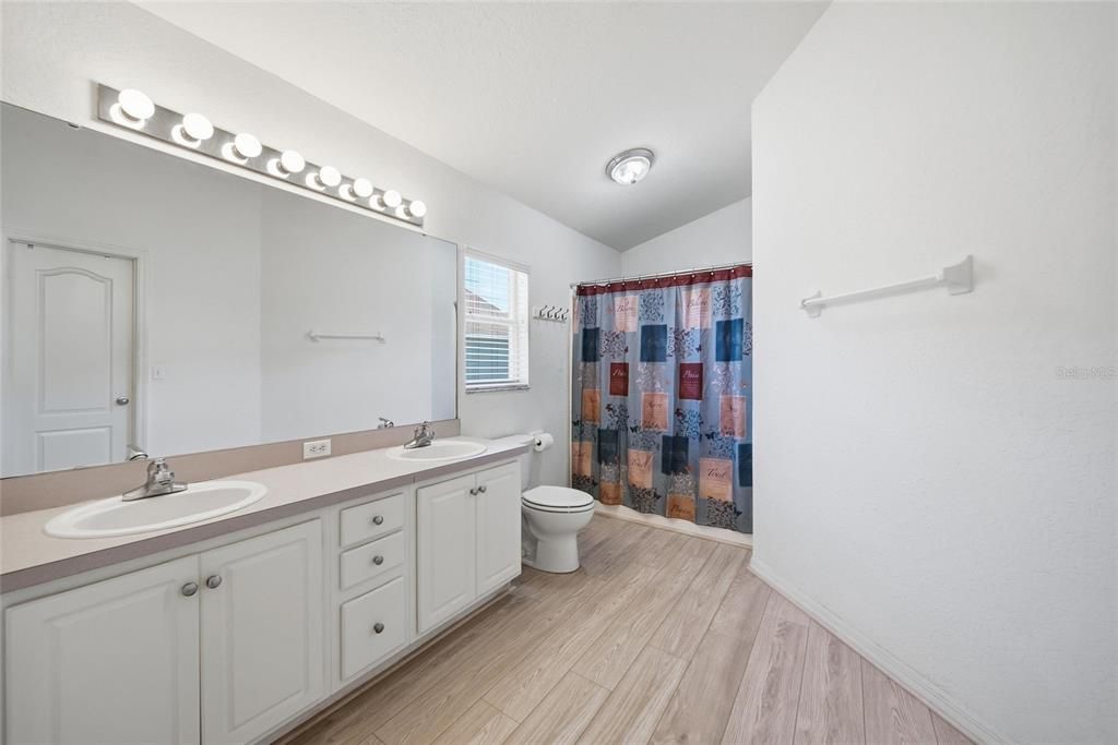 For Sale: $335,000 (3 beds, 2 baths, 1753 Square Feet)