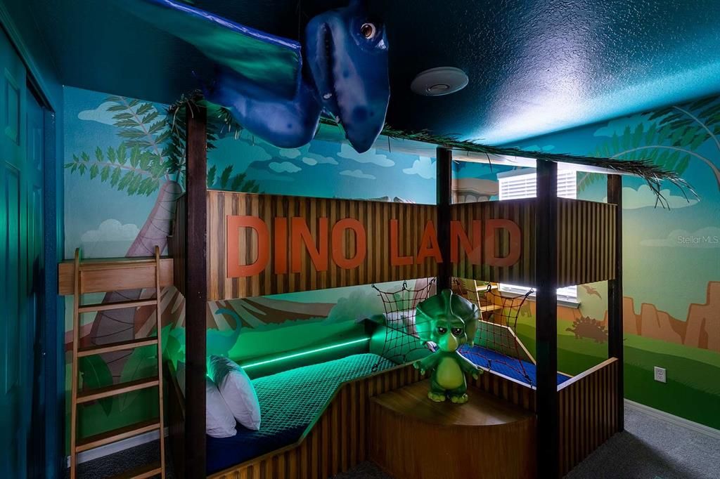 For Sale: $815,000 (9 beds, 6 baths, 4828 Square Feet)