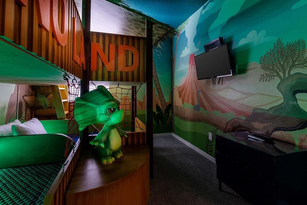 For Sale: $815,000 (9 beds, 6 baths, 4828 Square Feet)