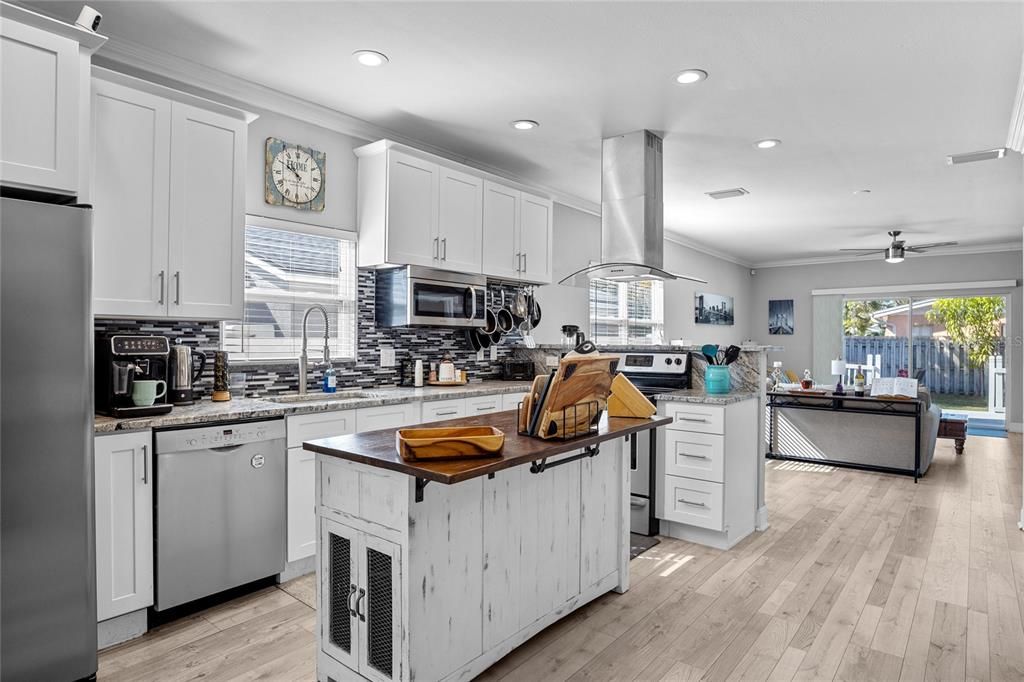 For Sale: $699,000 (3 beds, 2 baths, 1716 Square Feet)