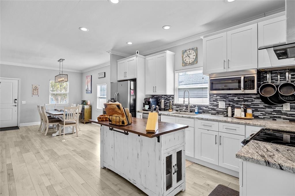 For Sale: $699,000 (3 beds, 2 baths, 1716 Square Feet)