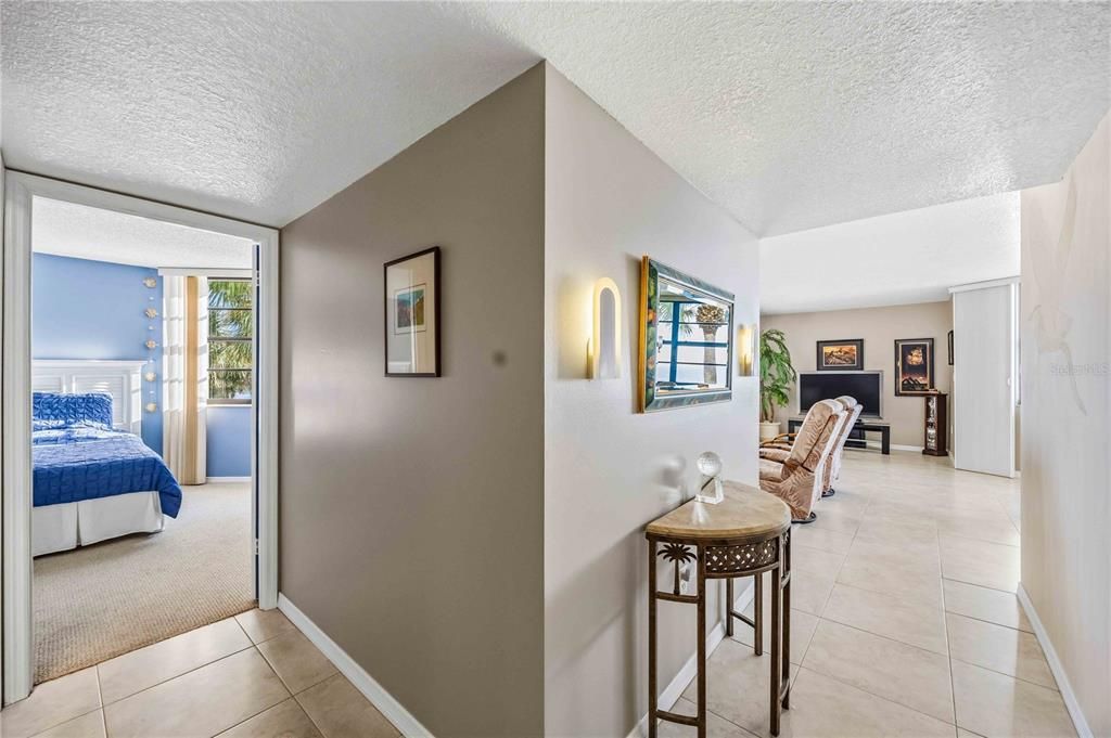 待售: $1,100,000 (2 贝兹, 2 浴室, 1409 平方英尺)