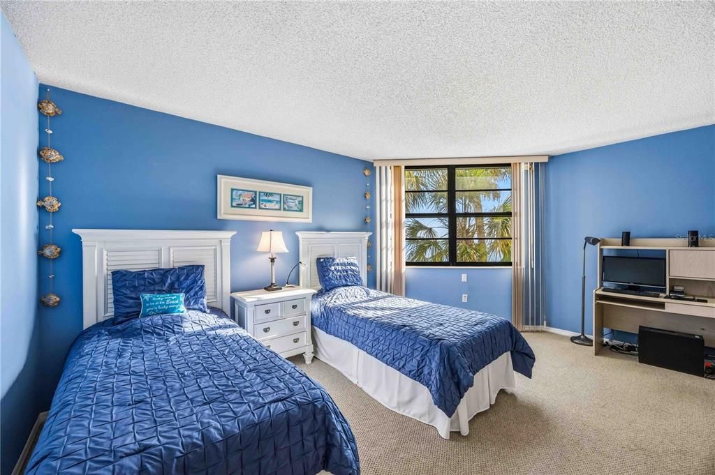 待售: $1,100,000 (2 贝兹, 2 浴室, 1409 平方英尺)