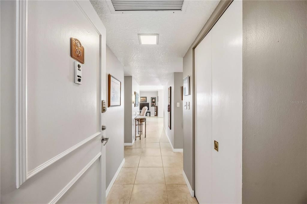 待售: $1,100,000 (2 贝兹, 2 浴室, 1409 平方英尺)