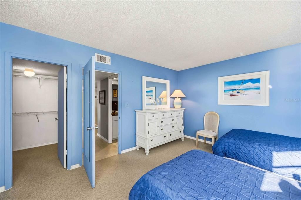 待售: $1,100,000 (2 贝兹, 2 浴室, 1409 平方英尺)