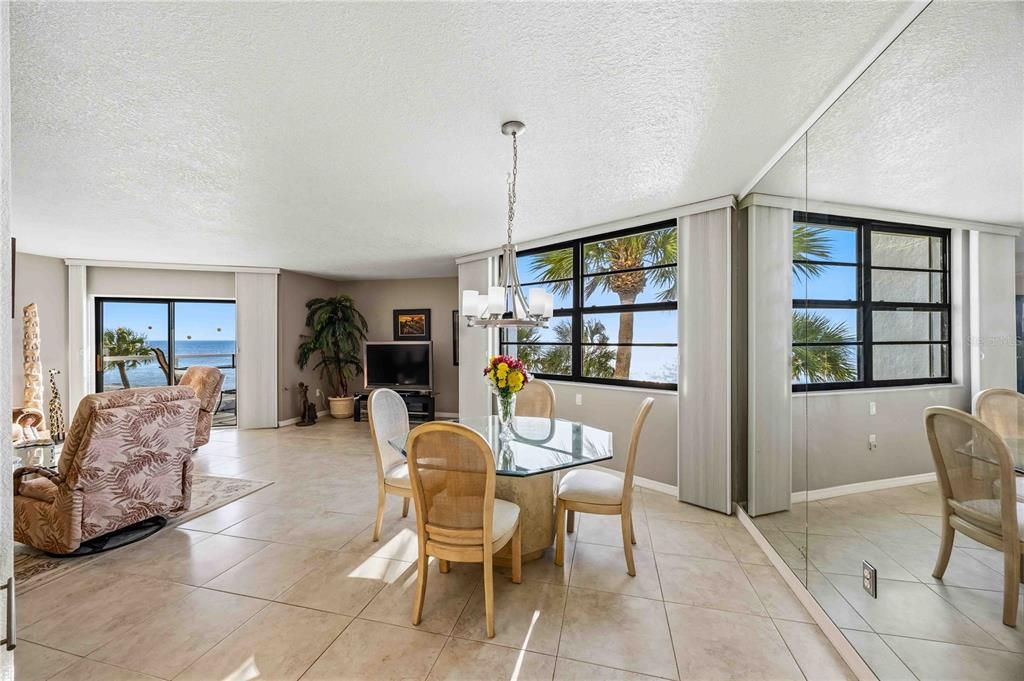 待售: $1,100,000 (2 贝兹, 2 浴室, 1409 平方英尺)