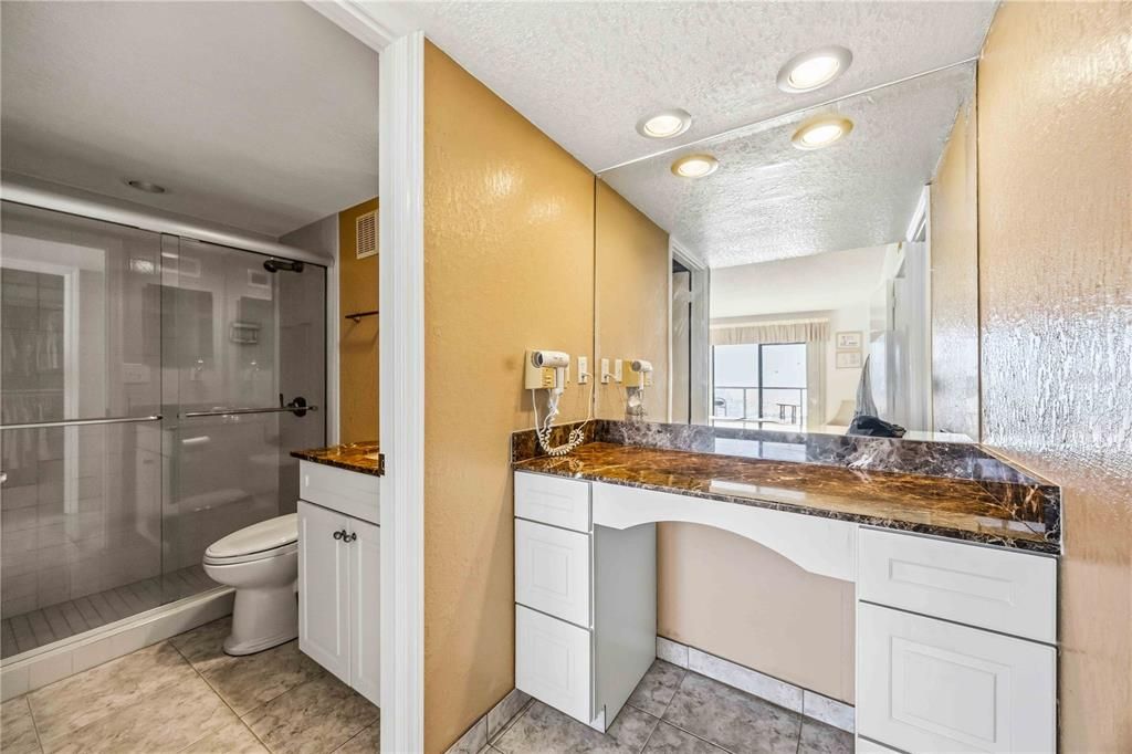 待售: $1,100,000 (2 贝兹, 2 浴室, 1409 平方英尺)