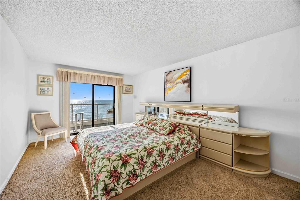 待售: $1,100,000 (2 贝兹, 2 浴室, 1409 平方英尺)