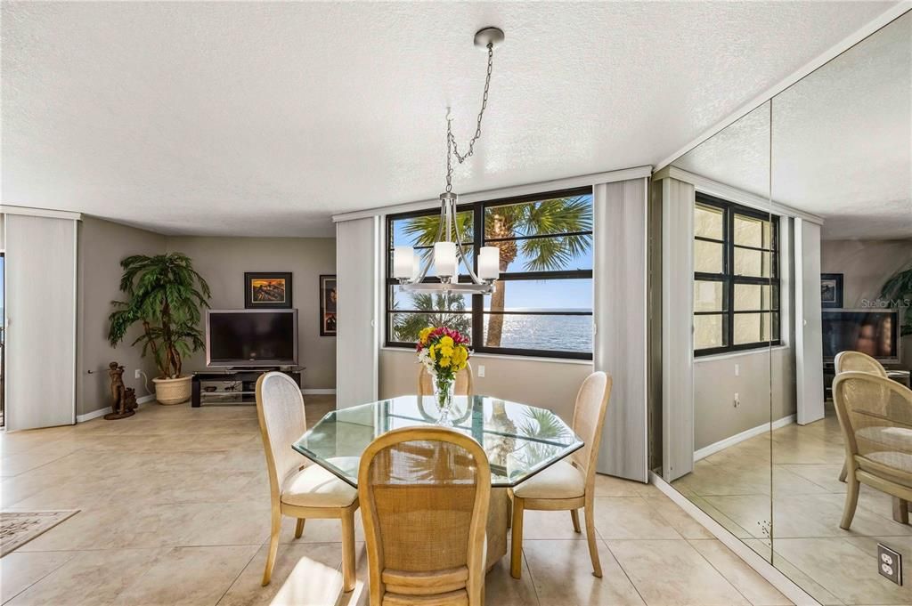 待售: $1,100,000 (2 贝兹, 2 浴室, 1409 平方英尺)