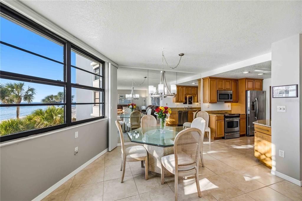 待售: $1,100,000 (2 贝兹, 2 浴室, 1409 平方英尺)