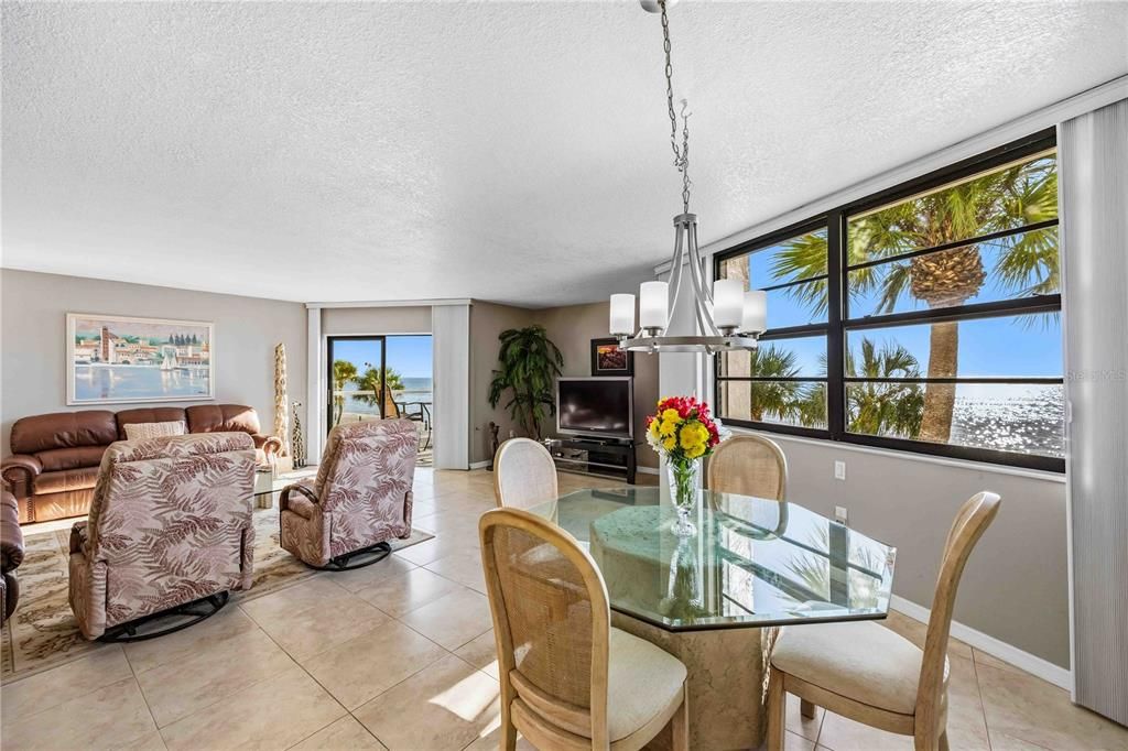 待售: $1,100,000 (2 贝兹, 2 浴室, 1409 平方英尺)