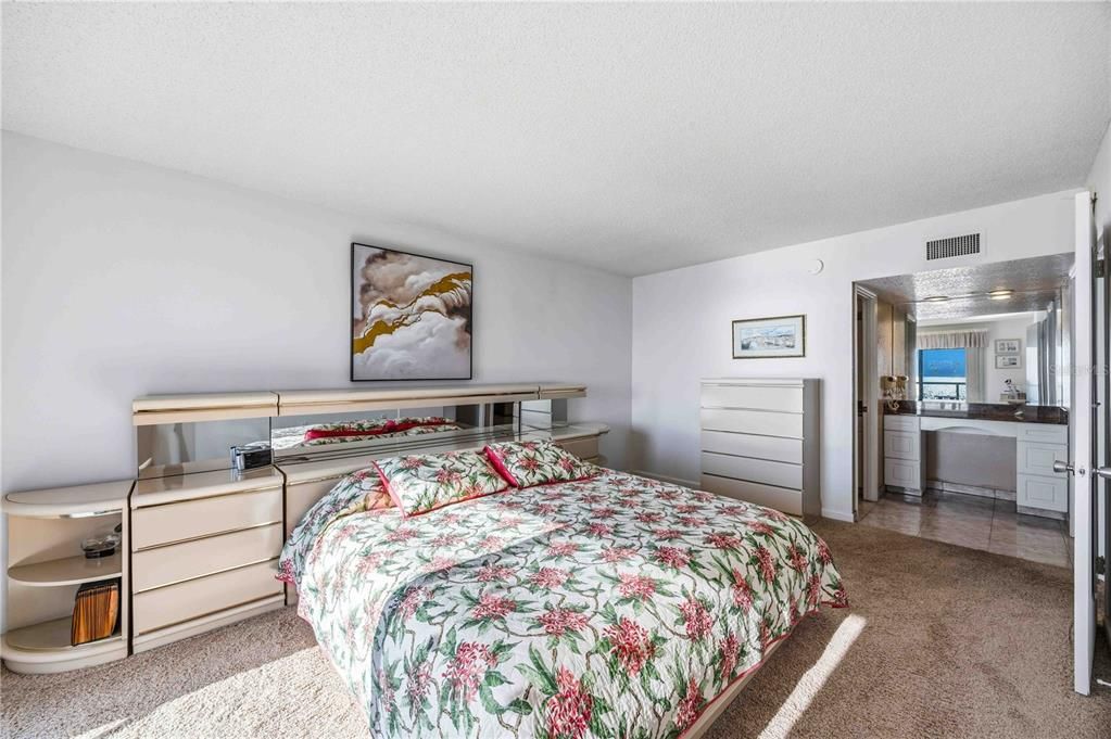 待售: $1,100,000 (2 贝兹, 2 浴室, 1409 平方英尺)